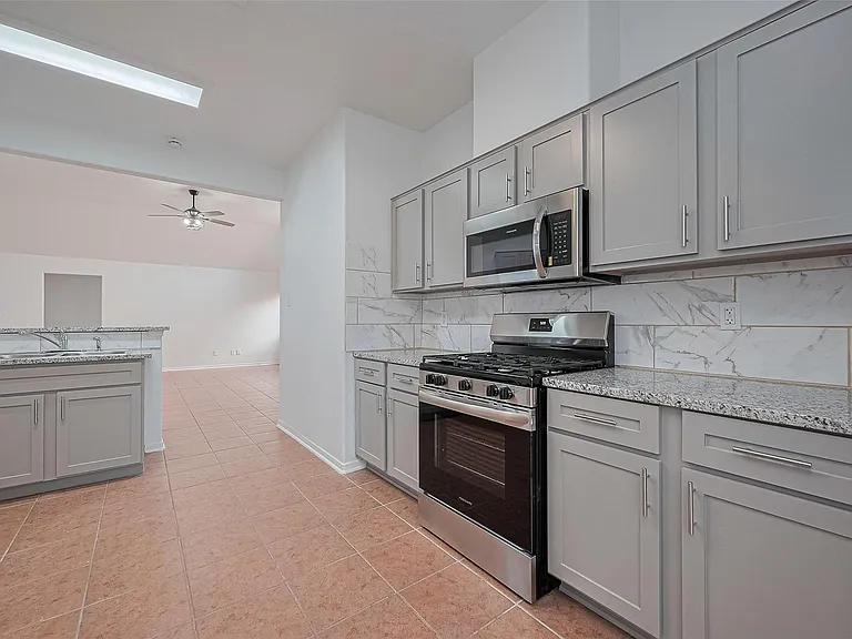 12230 Hawthorne Hill Cir — Photo 17