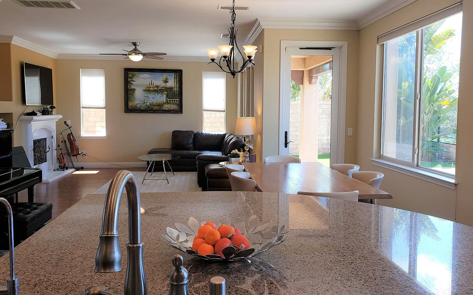 4 bed, 2151 sqft, $6,200 — Photo 3