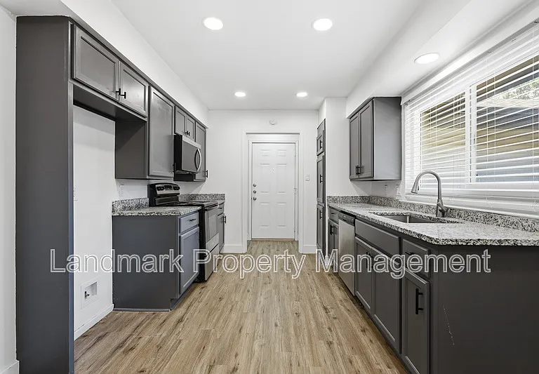 4349 Altamesa Blvd — Photo 18