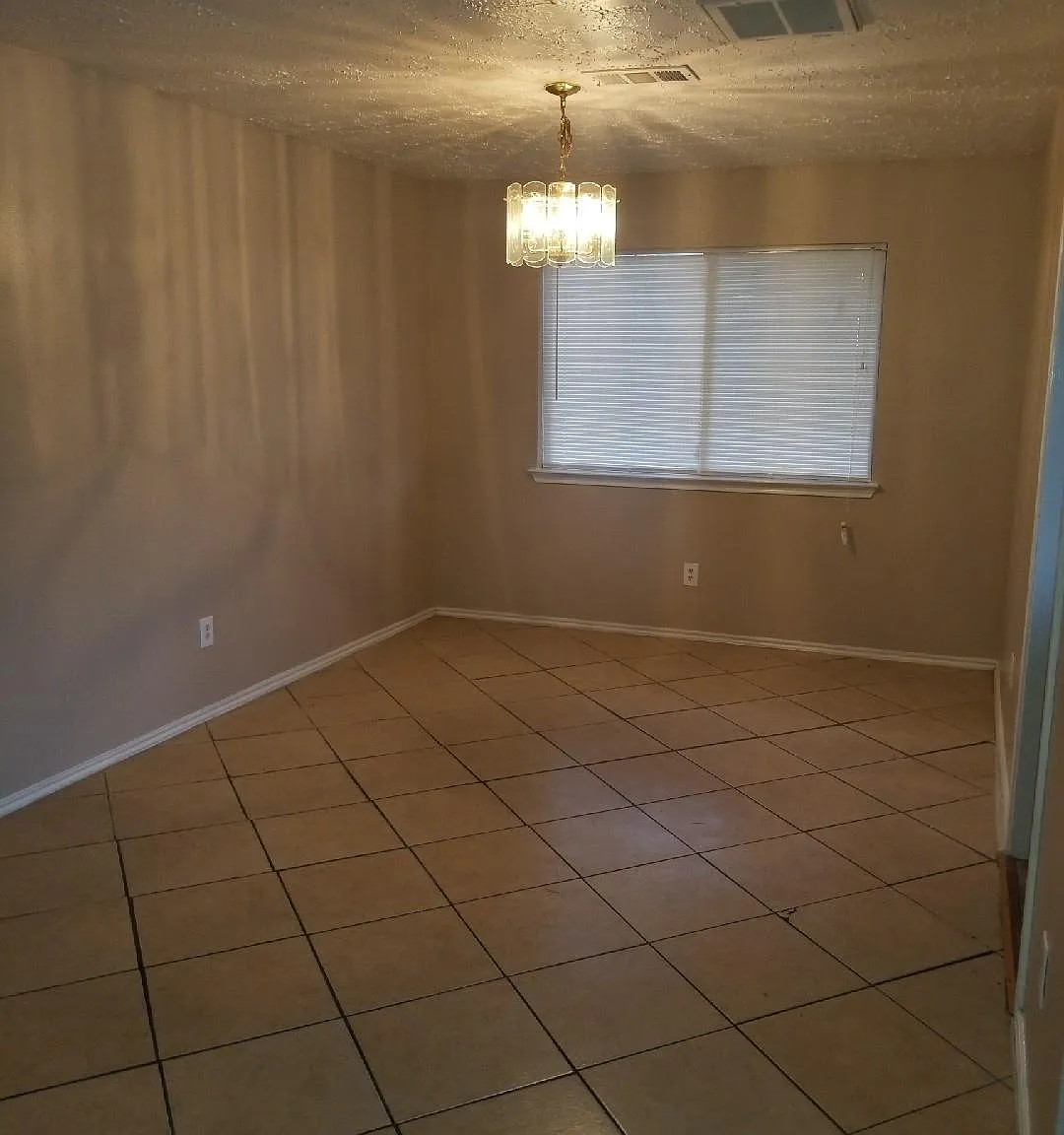 3 bed, 2.5 bath, 2142 sqft, $1,800 — Photo 4