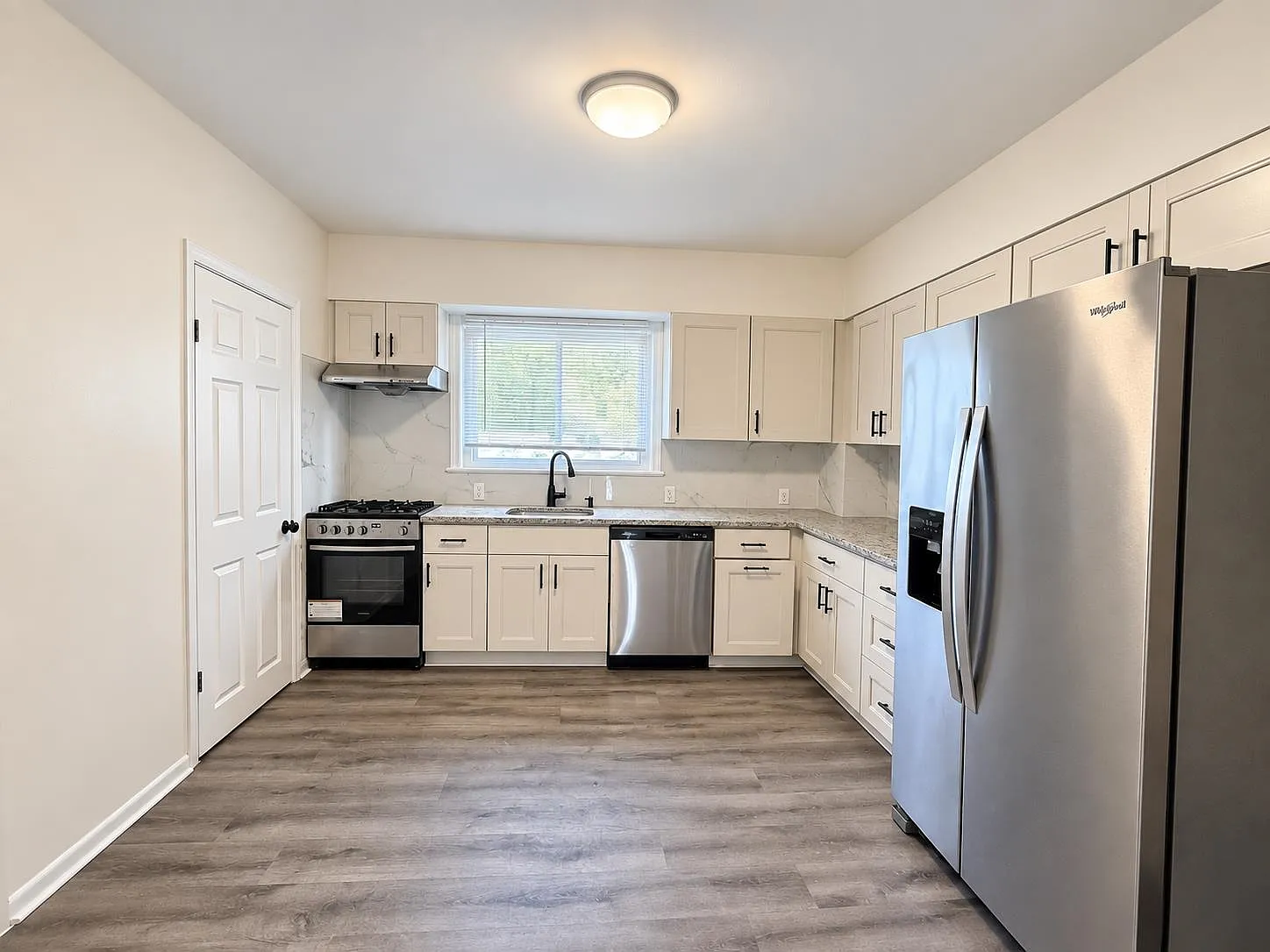 5 bed, 2.5 bath, 2000 sqft, $3,750 — Photo 3