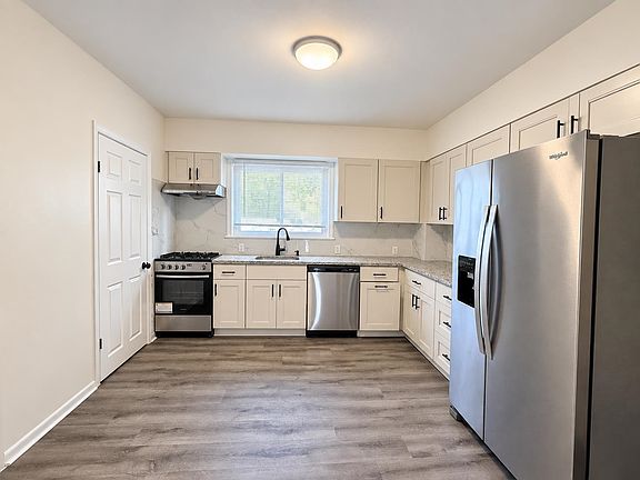 3rd image of 877 Jaques Ave