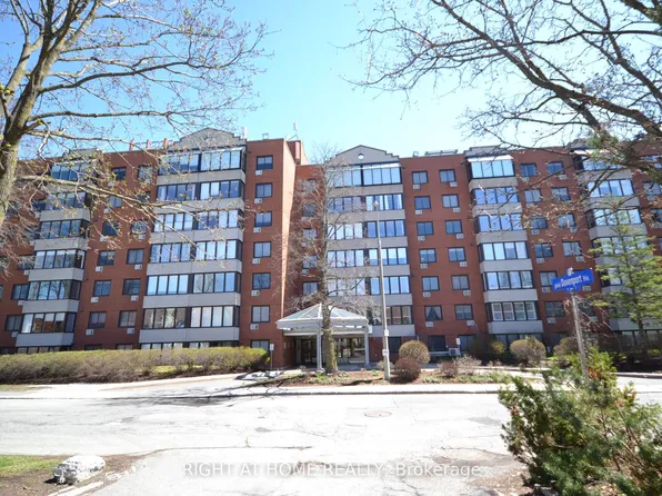 225 Alvin Rd N #309, Ottawa, ON K1K 4H6