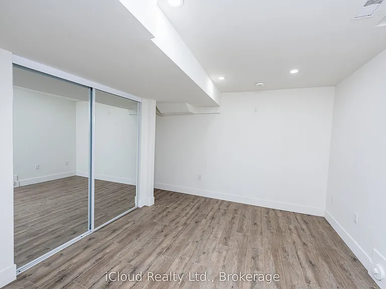 899 Boyer Blvd #LOWER LEVEL — Photo 19