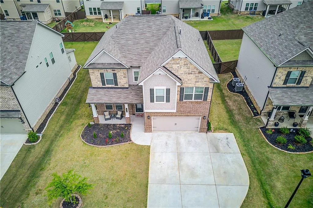 5 bed, 4.0 bath, 2850 sqft, $3,500 — Photo 1
