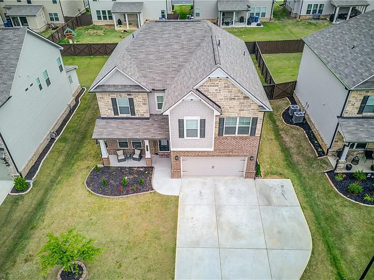404 Henson Farm Dr — Photo 1