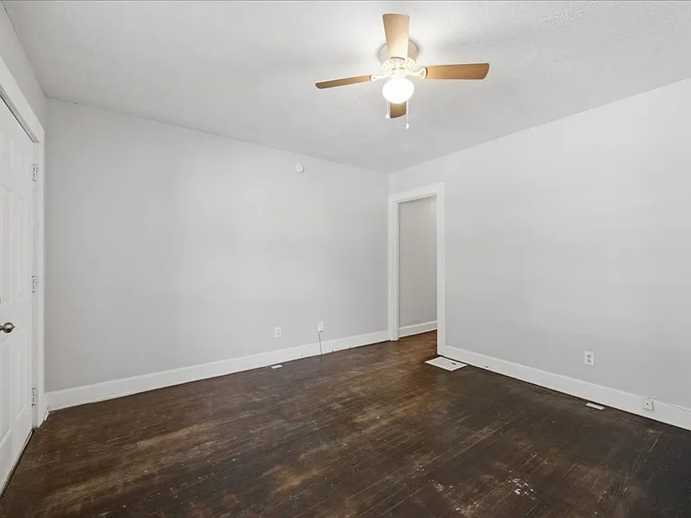 35 - 37 S Sherman Dr — Photo 2