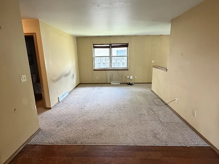 469 Dutton Ave — Photo 2