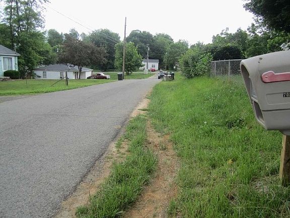 5th image of 708 Hardin St