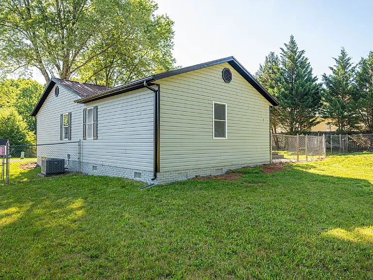 412 Forest Dr — Photo 26