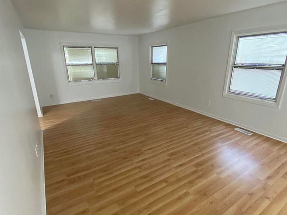 3rd image of 6807 Forestwood Dr