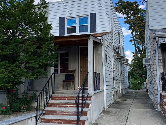 3rd image of 1515 E 52nd St