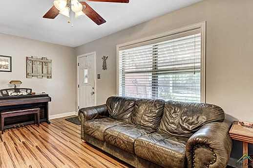5th image of 712 Capital Dr