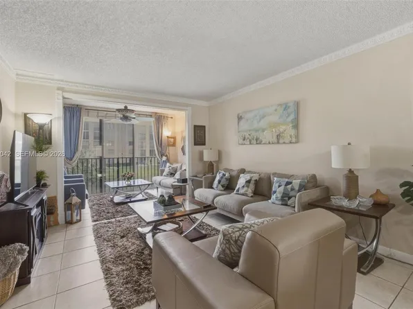 7740 NW 50th St APT 201, Lauderhill, FL 33351