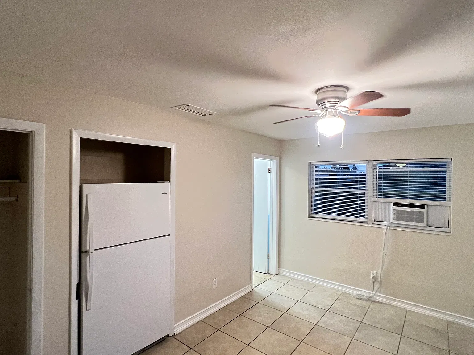 Studio, 323 sqft, $895 — Photo 4