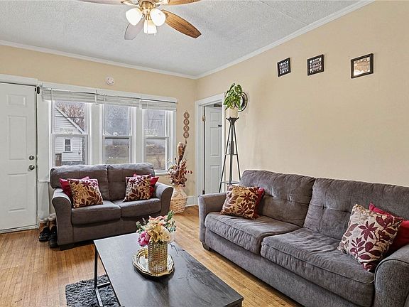 3rd image of 72 Bernard St