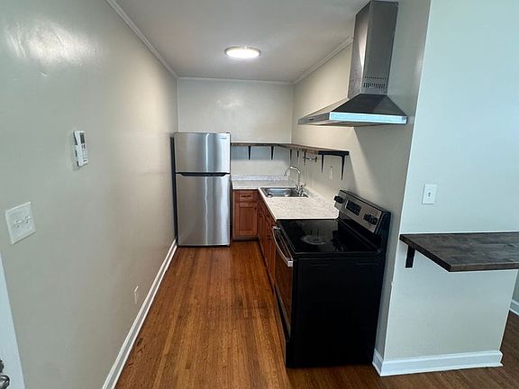 3rd image of 3476 Spottswood Ave Unit 102