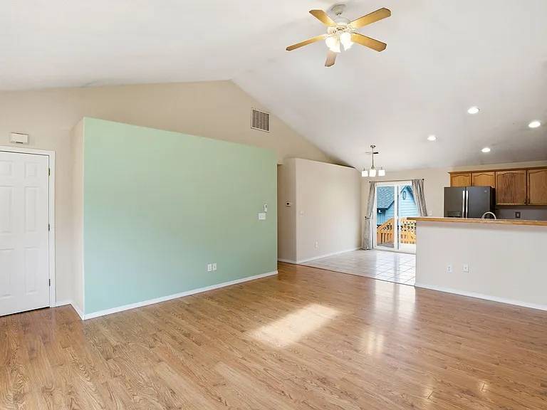 307 NW Angela Ln — Photo 8