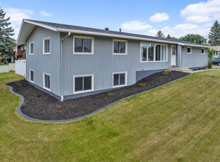 1201 Valley View Dr, Minot, ND 58703