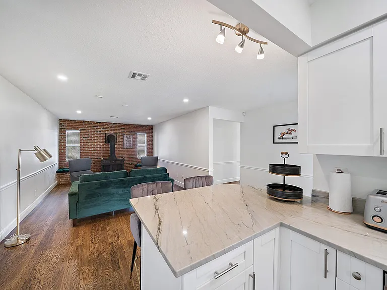 1342 Essex Dr — Photo 27
