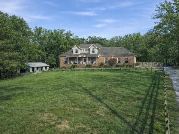 135 Vols Ln, Estill Springs, TN 37330