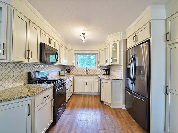 3rd image of 8098 Channel View Rd #7