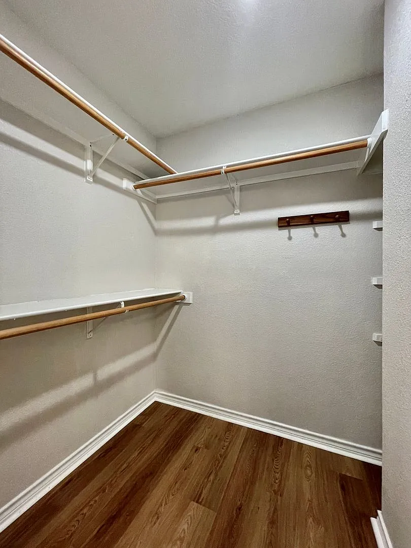 Spacious 3 Bedroom with a Fenced Yard and 2 Car Garage! — Photo 4