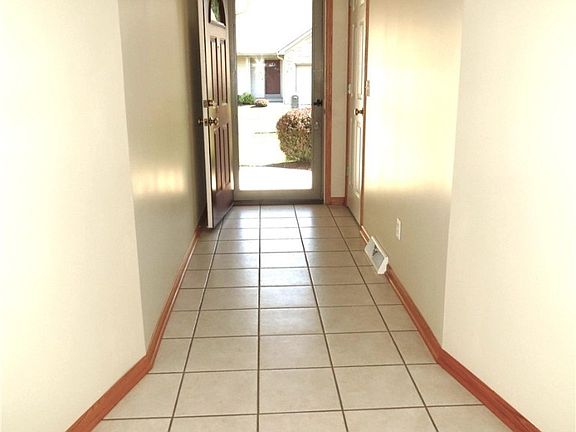 3rd image of 1012 Villa Pl