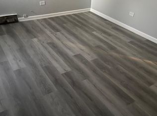 1305 E Roosevelt Rd #6, Wheaton, IL 60187