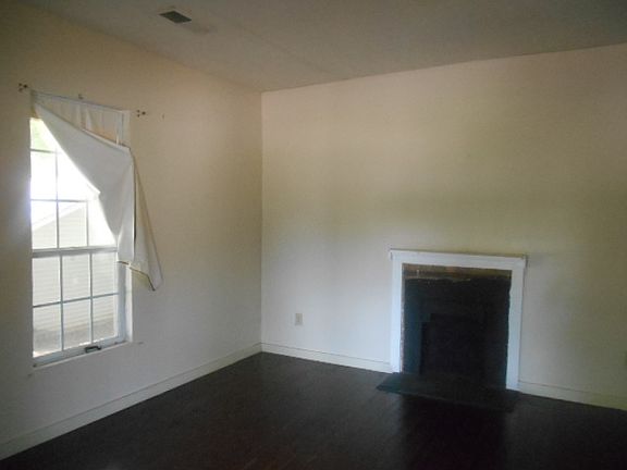 4th image of 214 Martin Luther King Jr St