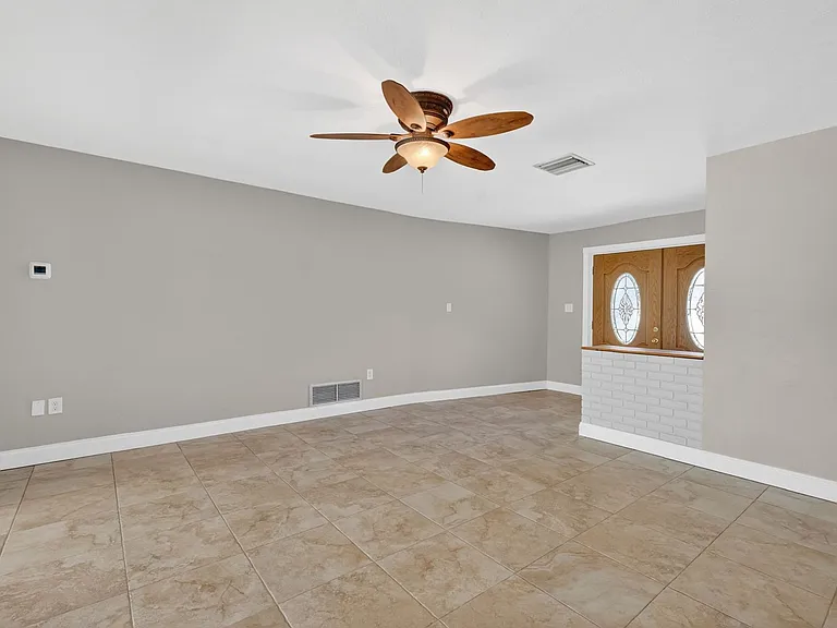 1627 Canal Ct — Photo 11
