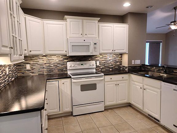 4th image of 2412 2nd St