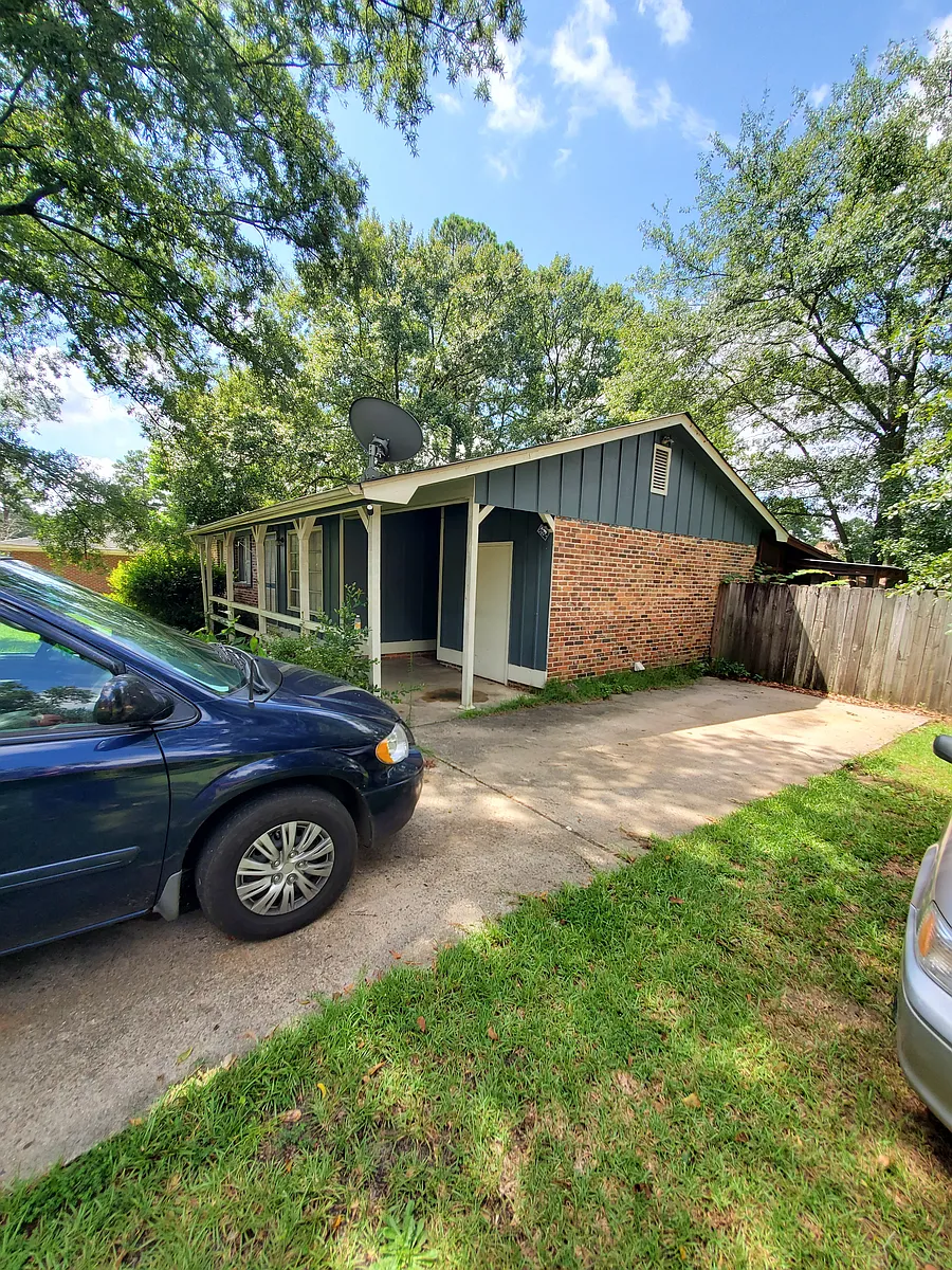 Building Photo - 1709 Fairwood Ct