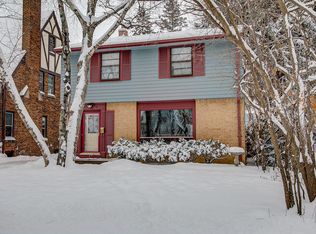 809 W Rock Pl, Glendale, WI 53209