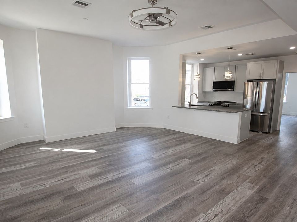 1st image of 525 E Broadway #1