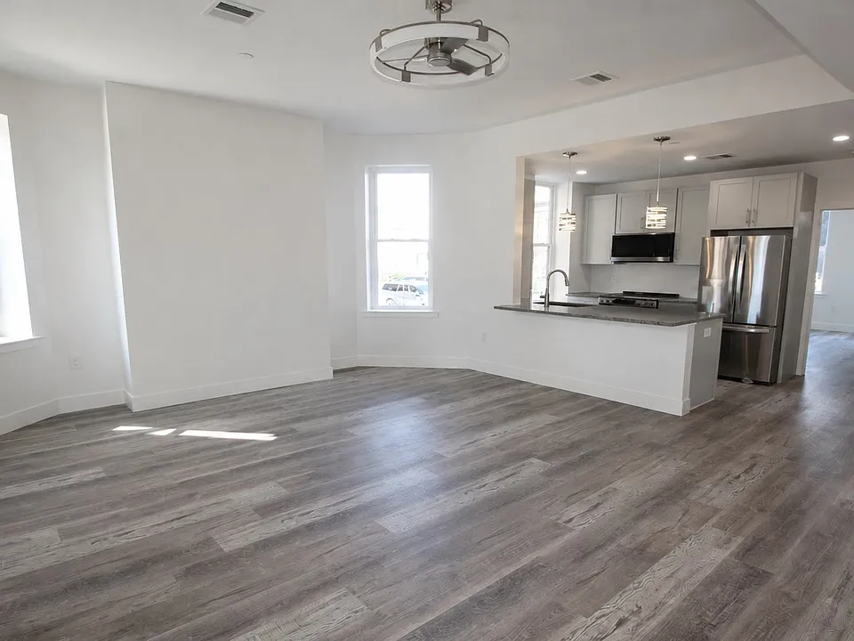 525 E Broadway #1