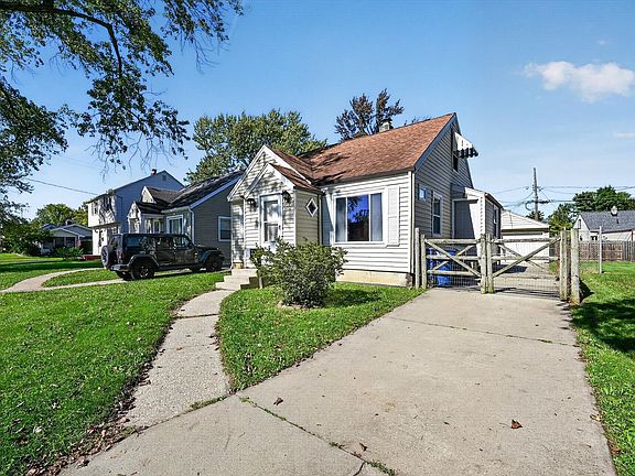 3rd image of 3032 Strathmoor Ave