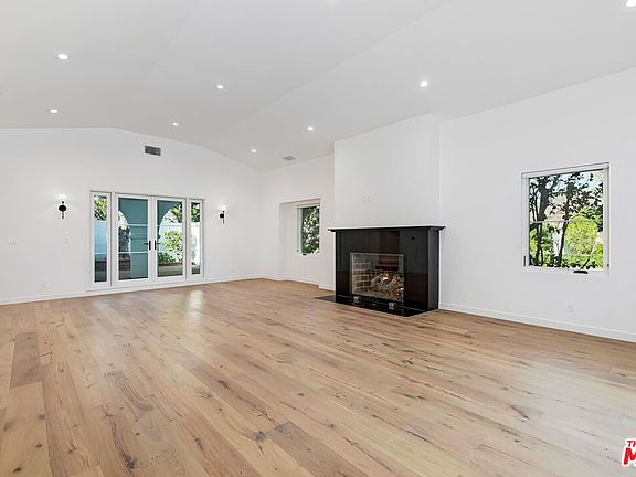 5th image of 301 S Camden Dr