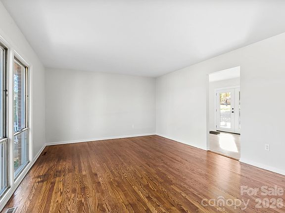 4th image of 51 W Chapel Rd