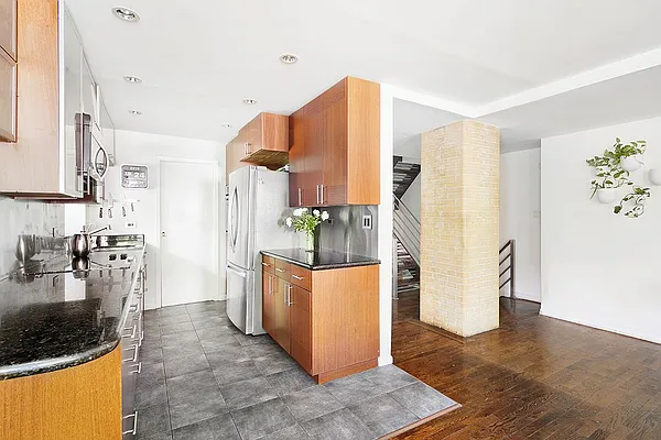 Sold by Compass | media 18