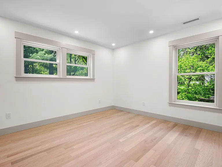 1111 Hardscrabble Rd — Photo 33