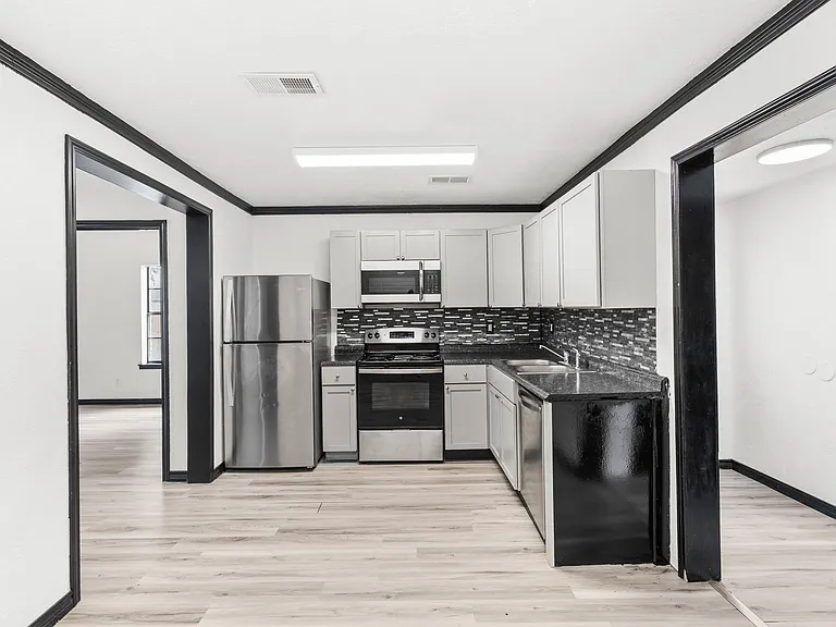 2802 Spring Valley Dr — Photo 5