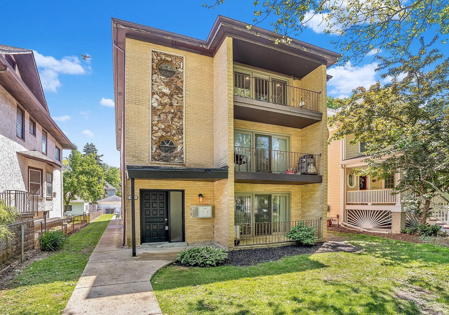3 bed, 1.5 bath, $3,500 — Photo 1