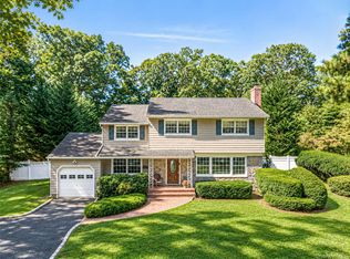 16 Dogwood Drive, Smithtown, NY 11787