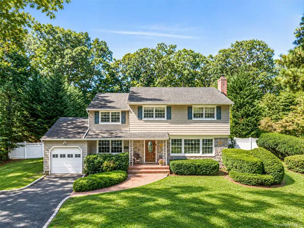 16 Dogwood Drive, Smithtown, NY 11787