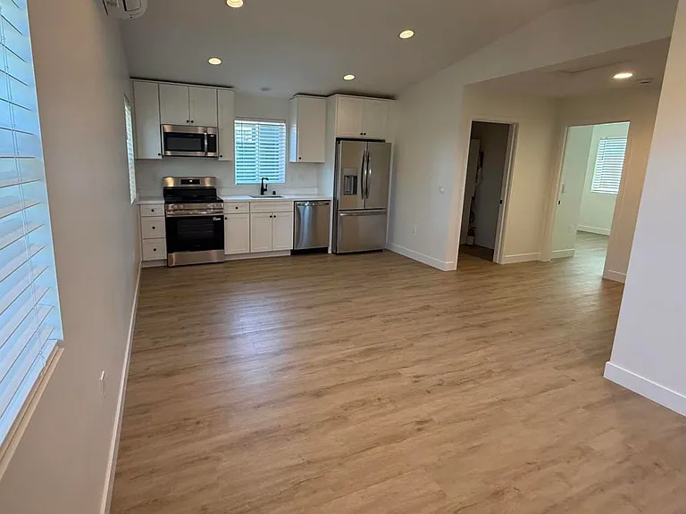 4005 Manzanita — Photo 3