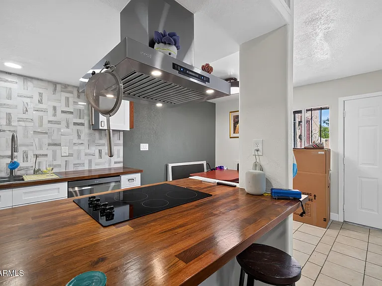 5430 W Culver St — Photo 4