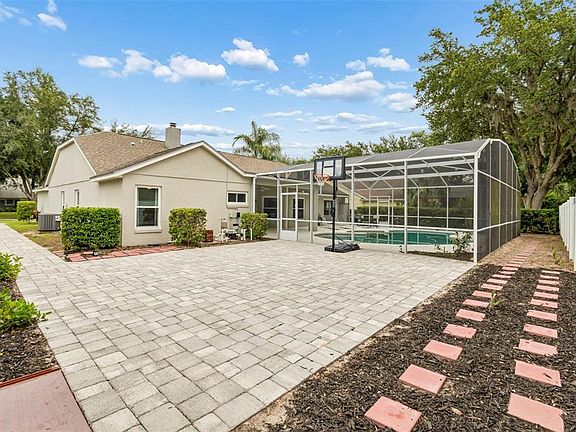 4th image of 10212 Pointview Ct