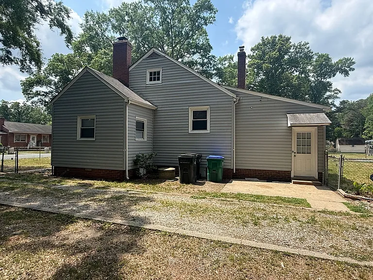 1840 Powell Rd — Photo 3