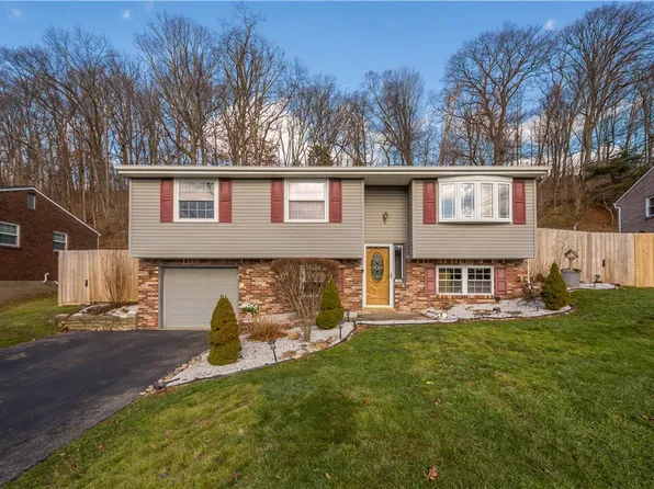 1520 Sugarloaf Dr, Pittsburgh, PA 15239